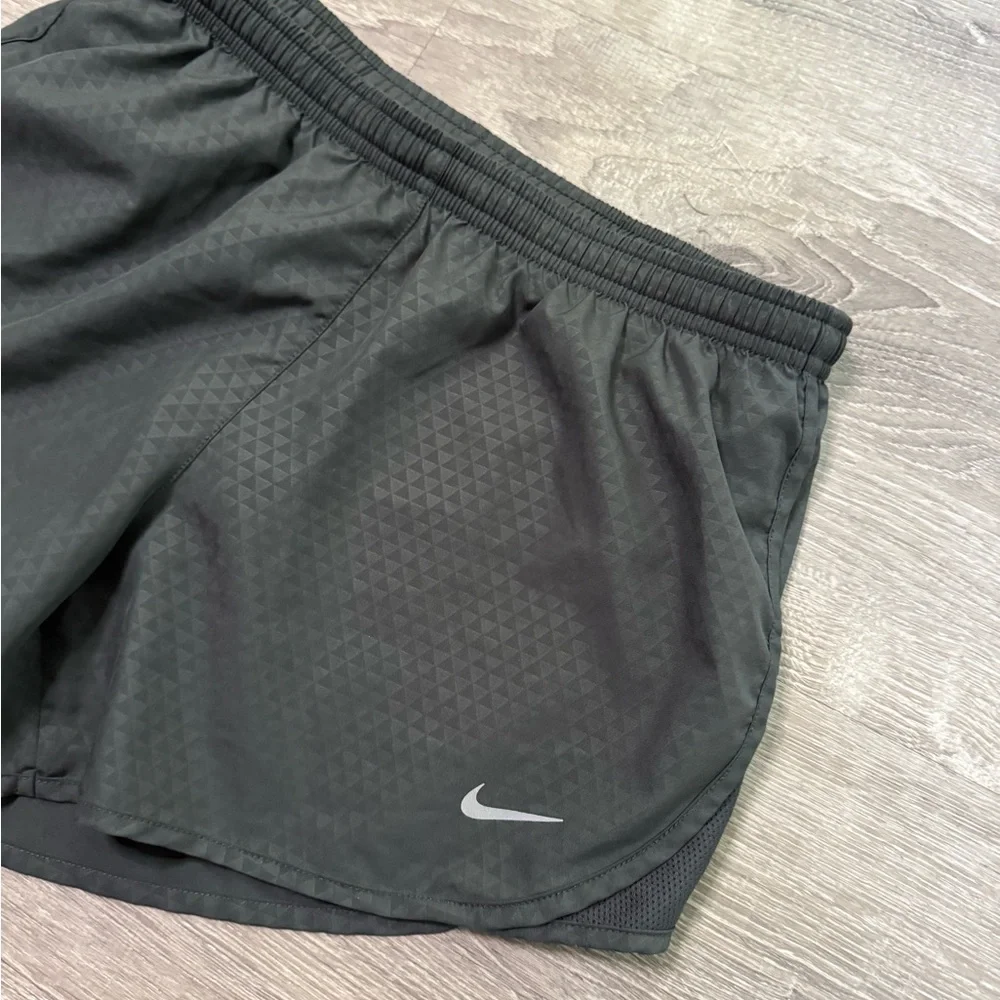 •NIKE• RUNNING SHORTS - Picture 2 of 5